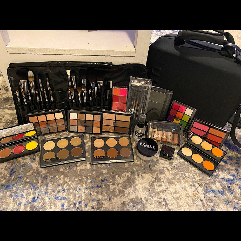 ESUM Professional Makeup kit